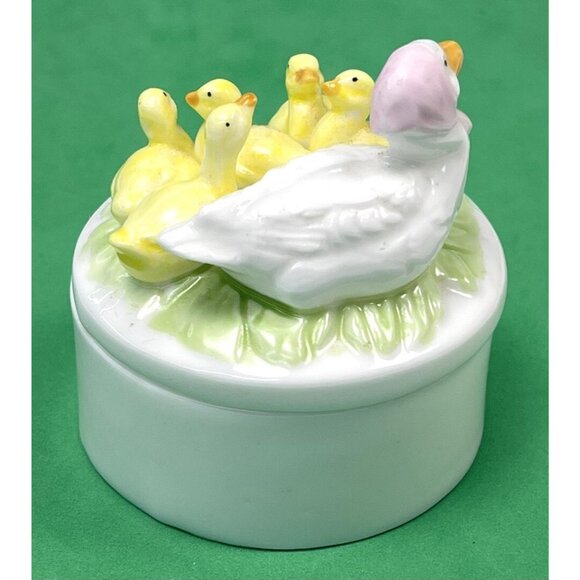 VTG MEICO Mother Duck & Ducklings Porcelain Hand Painted Trinket Box Candle EUC - Picture 2 of 5
